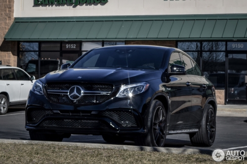 Automobilių nuoma Nuomojamas prabangus mercedes benz gle coupe automobilis 