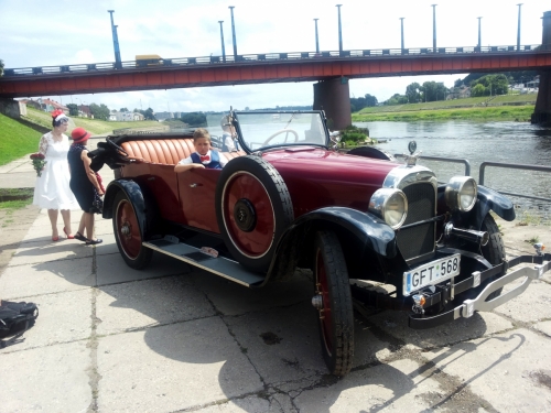 Automobilių nuoma Retro automobiliai Jūsų šventei!