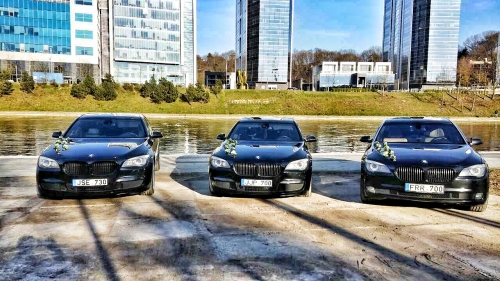 Automobilių nuoma Prabangių BMW 7 serijos automobilių nuoma Jūsų šventei. 