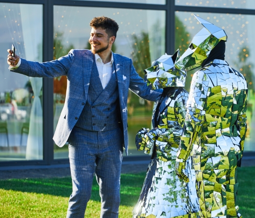 Magai, šokėjos, fakyrai ir kiti Veidrodiniai personažai